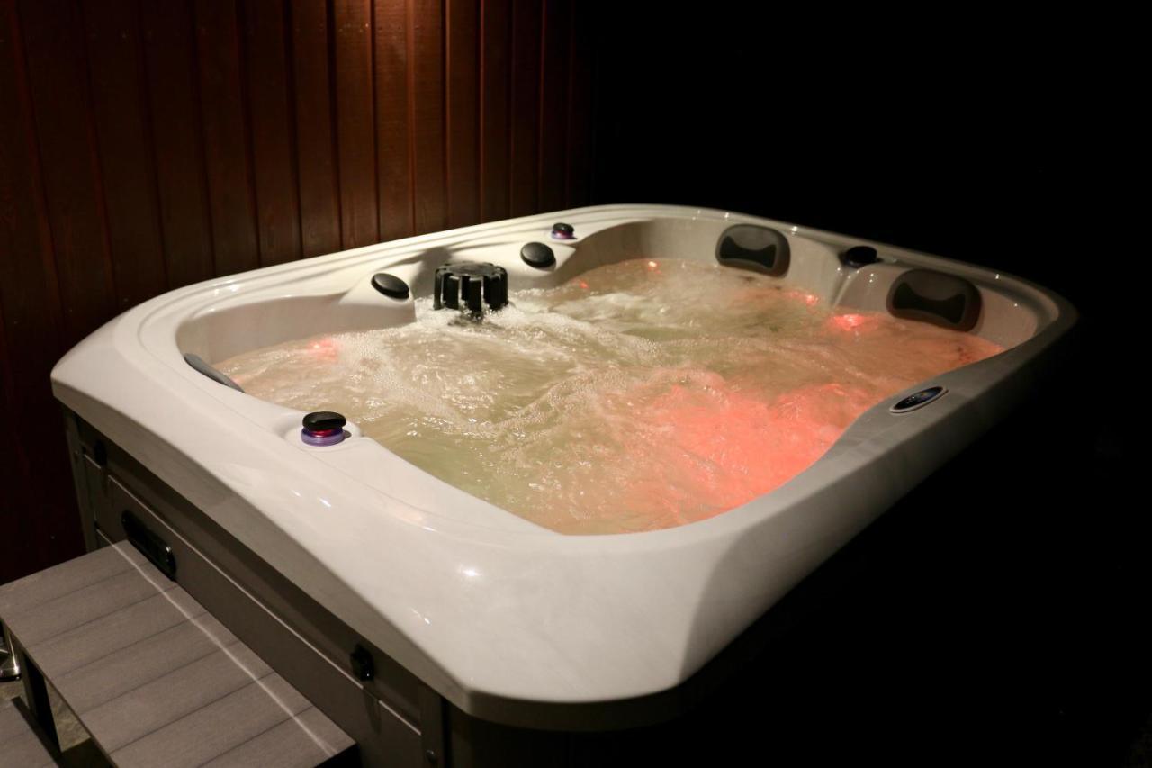 Frances' Sketch Pad With Hot Tub Daire Fort William Dış mekan fotoğraf